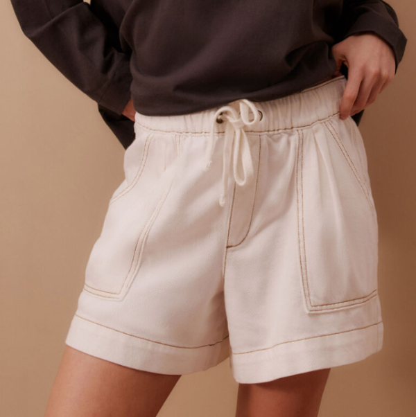 Relaxed Everyday Short Ecru Twill