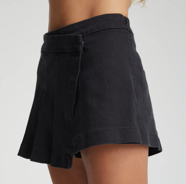 PLEATED SKORT - BLACK DENIM