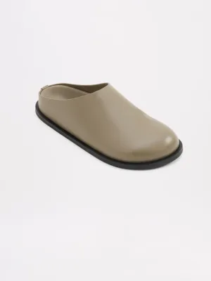 Rami Leather Clog Olive